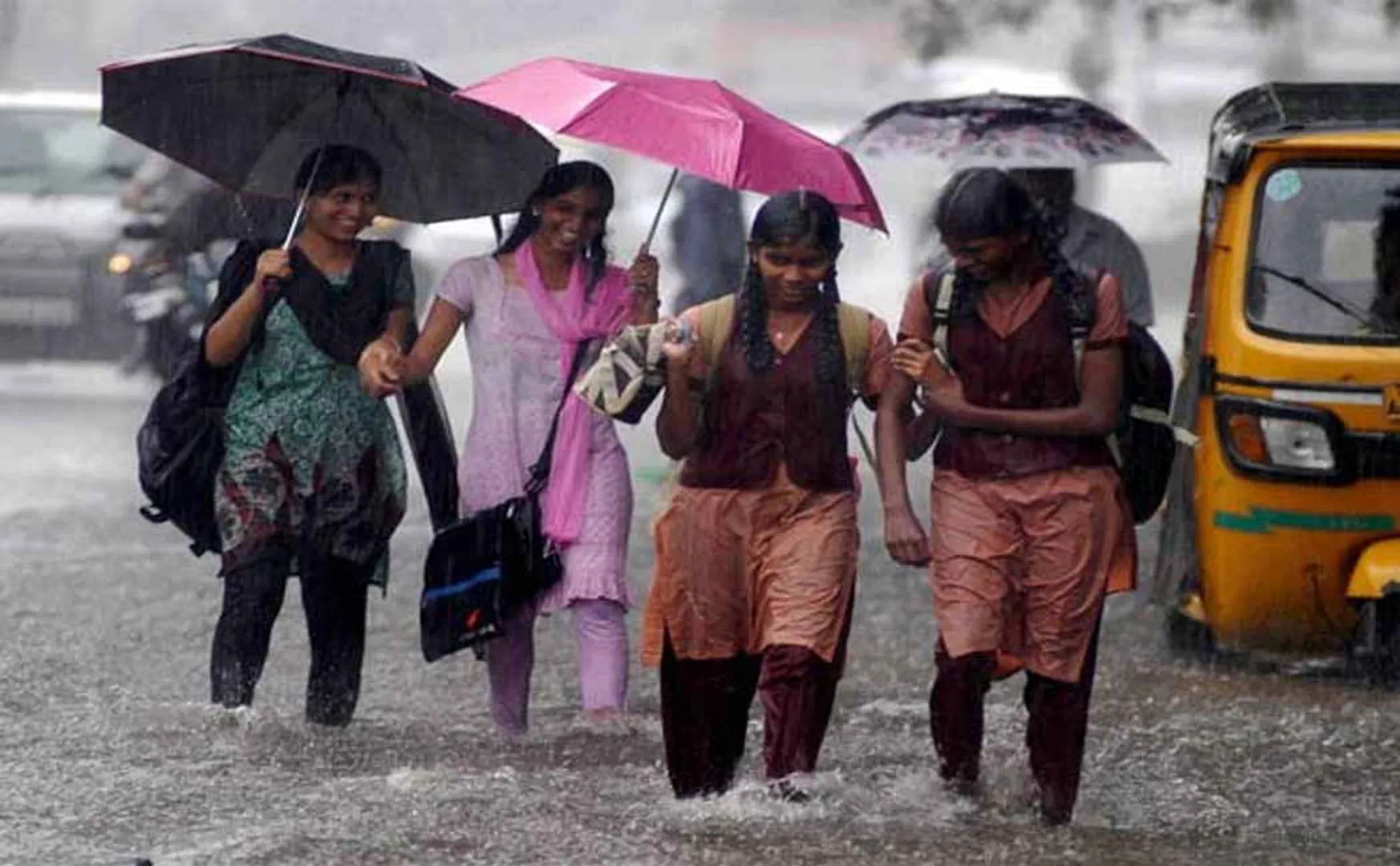 NAGAI DISTRICT HEAVY RAIN SCHOOLS ONLY TODAY FOR HOLIDAY COLLECTOR ANNOUNCED 